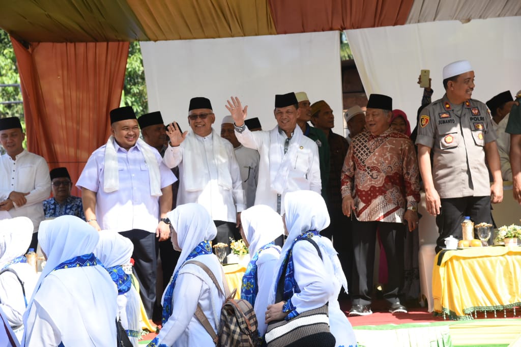 Peserta Pawai Taaruf Ikut Meriahkan Pembukaan Mtqn Ke Tingkat