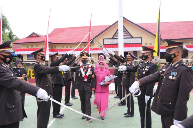 Polres Madina Gelar Upacara Wisuda Purna Bhakti Kabag Logistik Kompol