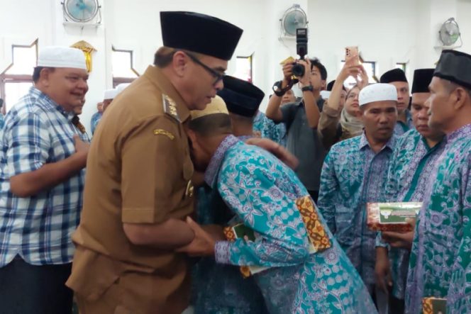 Calhaj Madina Gelar Manasik Akbar Zikir Dan Doa Di Mesjid Agung