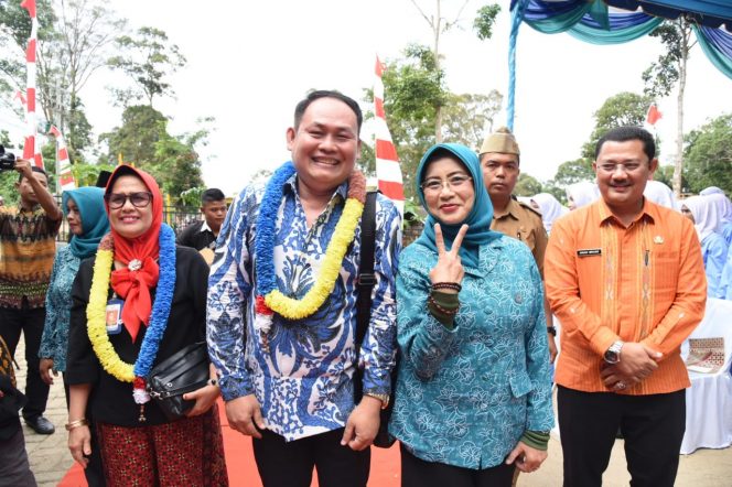 
					TP PKK Provsu Lakukan Evaluasi Desa Binaan Kategori PKK-KKBPK Kesehatan di Desa Simaninggir