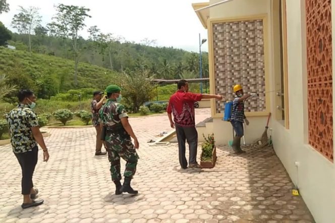 
					Cegah Covid 19, Muspika Bukit Malintang Lakukan Penyemprotan Disinfektan di Tempat Umum