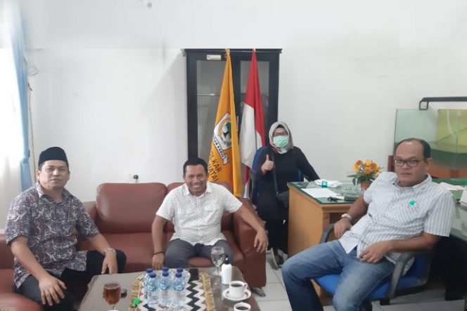 
					Fraksi Golkar DPRD Madina Sumbangkan 3 Bulan Gaji Atasi Dampak Corona