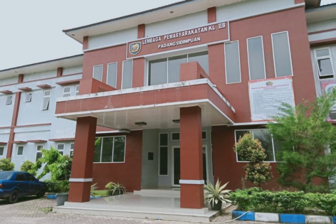 
					Dampak Covid-19, 161 Warga Binaan Lapas Salambue Kota Padangsidimpuan di Keluarkan