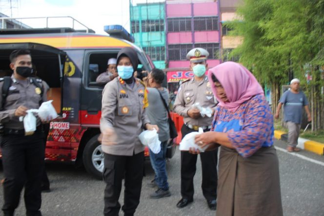 
					Polres Padangsidimpuan Berbagi Takjil Berbuka Puasa