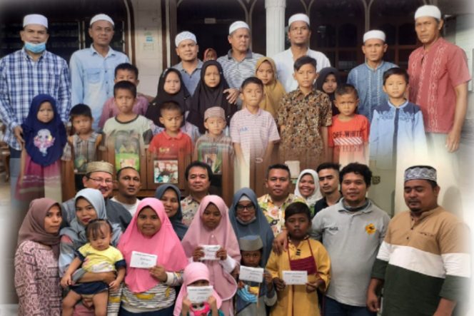 
					Keluarga Besar Forum Silaturahmi Sinonoan Jabodetabek dan Madina Santuni Anak Yatim