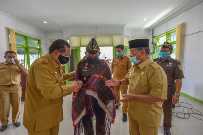
					Walikota Irsan Efendi Nasution Terima Kunjungan Kerja Kejari Yang Baru