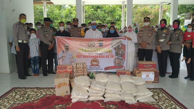 
					Sambut HUT Bhayangkara Ke -74, Polres Madina Bhakti Sosial Ke Panti Asuhan
