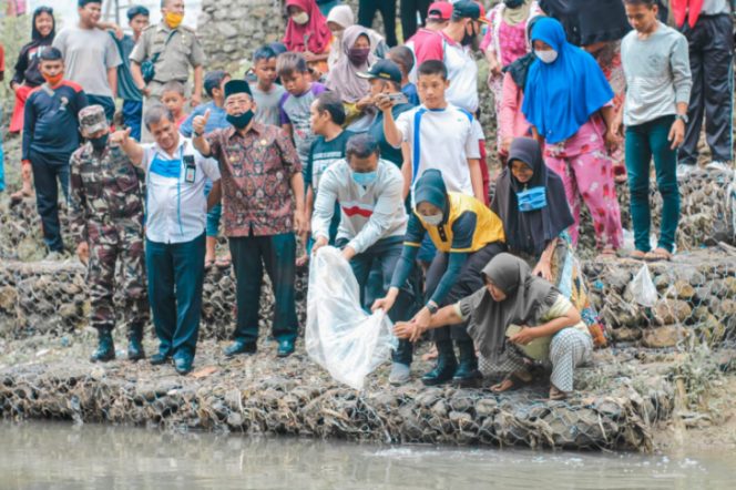
					Kapolres dan Wawakot Padangsidimpuan Hadiri Kegiatan Jumat Bersih dan Tabur Benih Ikan