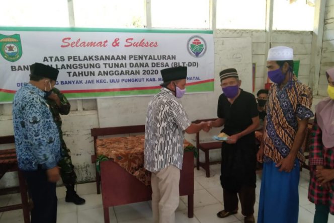 
					Desa Simpang Banyak Jae Salurkan BLT Tahap lll