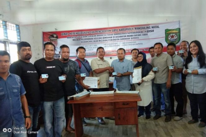 
					Pelayanan Adminduk di MBG, Disdukcapil Cetak 1836 eKTP, 152 KK dan 188 Akta