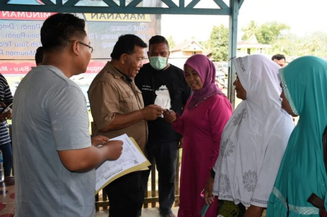 
					Tinjau Pelayanan Keliling Disdukcapil Madina di Simpanggambir, Bupati Serahkan E-KTP Secara Simbolis