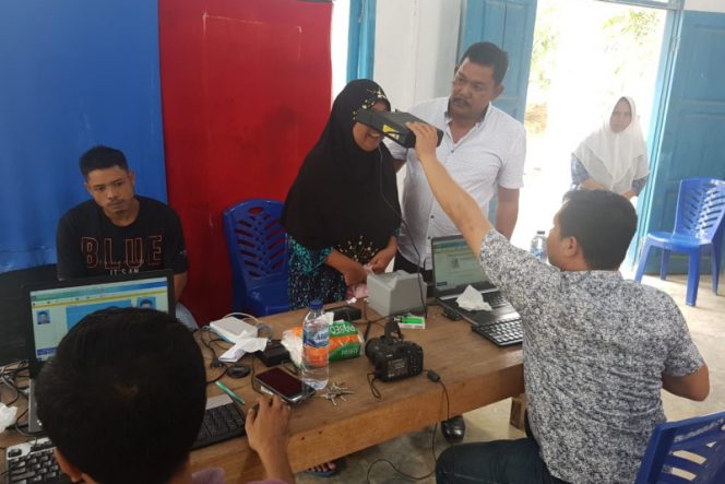 
					Pelayanan Keliling Dukcapil Madina di Rantobaek, Terbitkan 1.272 KTP-E, 596 KK dan 1.415 Akte Kelahiran
