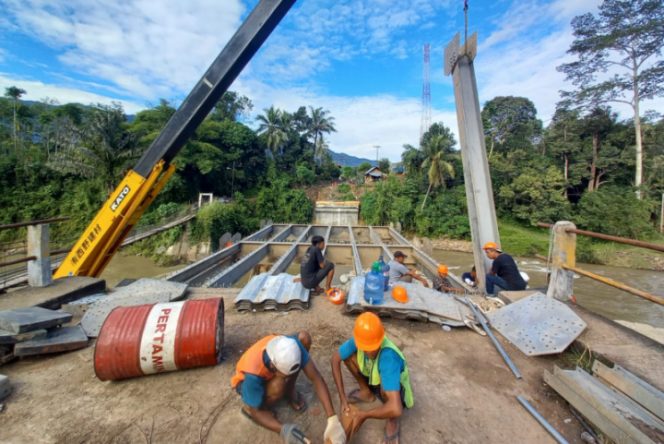 
					Alhamdulillah, Progres Pembangunan Jembatan Laru Tambangan Sudah Diatas 35 Persen