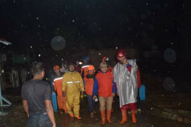 
					Walikota Irsan Efendi Nasution Tinjau Langsung Lokasi Banjir Di Padangsidimpuan