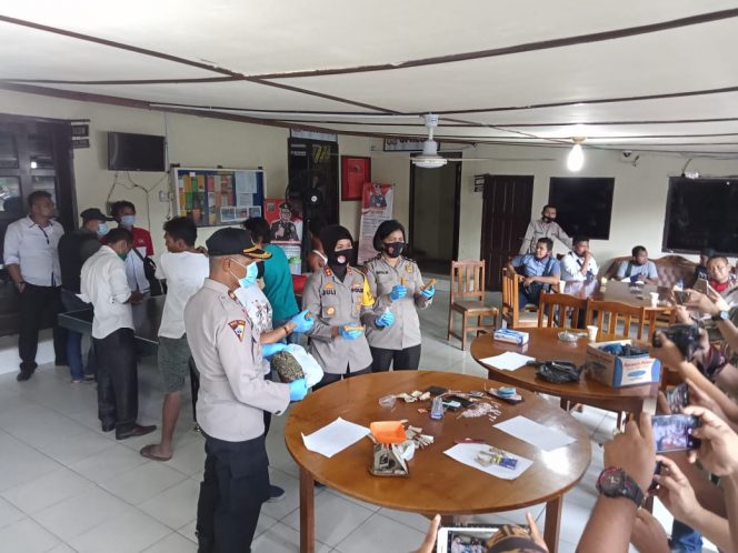 
					Miliki Narkoba, 4 Orang Warga Silayang II Diringkus Polisi