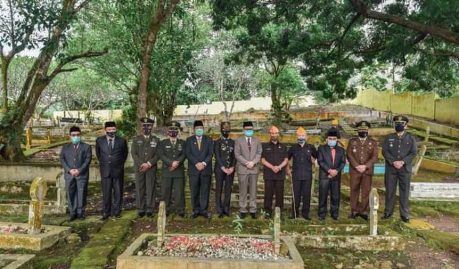 
					Peringati Hari Pahlawan Ke- 75, Pemko Padangsidimpuan Gelar Upacara Ziarah Makam Pahlawan