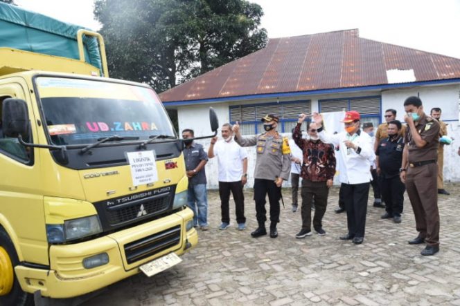 
					Bupati Tapsel Lepas Pendistribusian Logistik Pemilihan Bupati dan Wabup Tapsel 2020