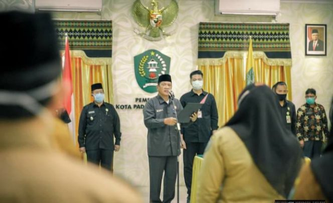 
					Walikota Irsan Lantik 13 Pejabat Administrator Dilingkungan RSUD Padangsidimpuan