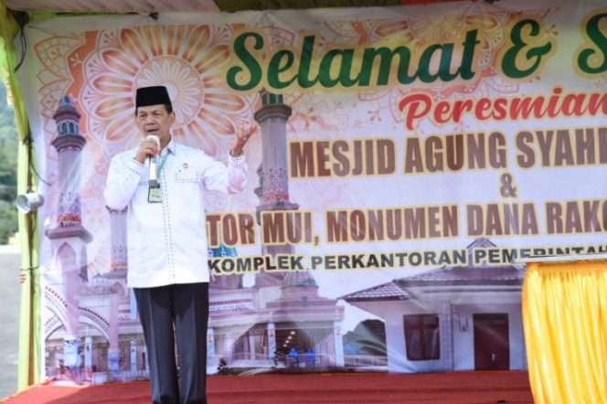 
					Bupati Tapsel Resmikan Mesjid Agung Syahrun Nur, Kantor MUI dan Monumen Dana Rakca Serta Pena Emas