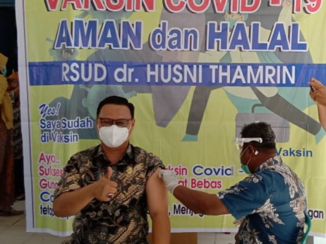 
					Tenaga Kesehatan RSUD dr. Husni Thamrin Natal Gelar Vaksin Sinovac Covid-19