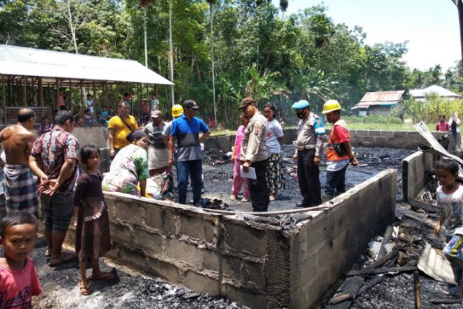 
					Sambangi TKP Desa Huta Godang Muda, Polsek Siabu Berpesan Tingkatkan Kewaspadaan Bahaya Kebakaran