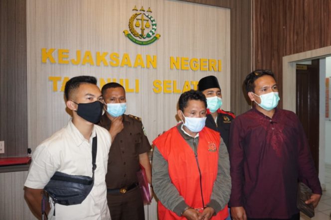 
					Kejaksaan Tapsel Tahan Kades Panaungan, Terkait APBDes 2019 – 2020