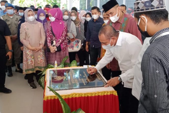 
					Gubsu Resmikan Revitalisasi SMA 2 Plus Panyabungan