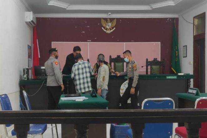 
					Jual Tuak, 2 Warga Palas Dihukum 1 Bulan 7 Hari