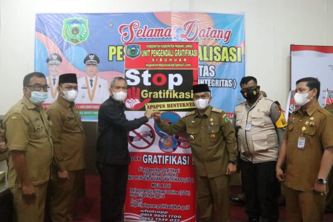 
					Pemkab Palas Tanda Tangani Pakta Integritas Tolak Korupsi