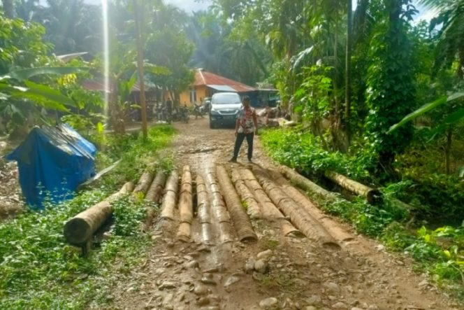 
					Bertahun Tahun Jalan dan Jembatan di Desa Pintu Padang Tak Tersentuh Pembangunan