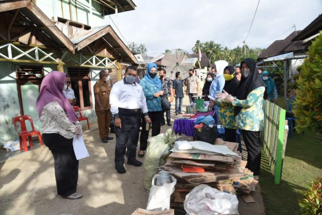 
					Bupati Tapsel Ajak Masyarakat Sulap Sampah Lebih Bernilai Ekonomis