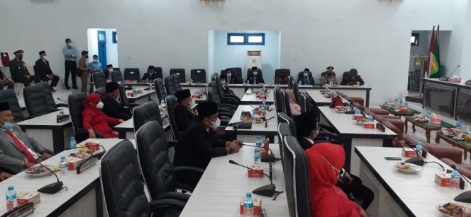 
					Hanya 15 Anggota Dewan Yang Hadir Pada Paripurna Istimewa Mendengarkan Pidato Presiden