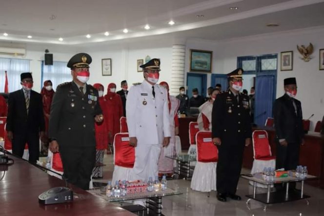
					Bupati Mandailing Natal ikuti Upacara Penurunan Bendera Merah Putih Secara Virtual