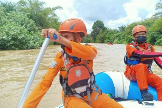 
					4 Hari Belum Ditemukan, Tim SAR Dibantu TNI-Polri Telusuri Aliran Sungai Barumun