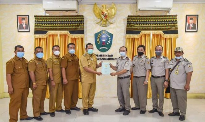 
					Walikota Terima 143 Persil Sertifikat Tanah Dari Kepala BPN Kota Padangsidimpuan