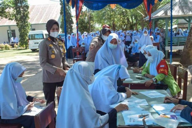 
					Kapolres Padangsidimpuan Tinjau Vaksinasi Merdeka Polri Go To School 