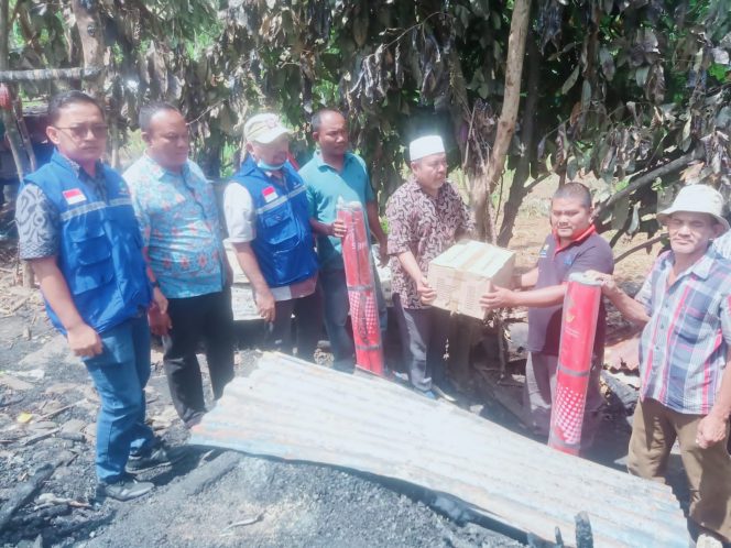 
					Satu unit Rumah Semi Permanen Di Pasar Maga Di Lahap Sijago Merah