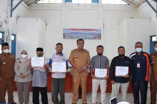 
					Bupati Madina Serahkan Ganti Rugi Lahan Pembangunan Bandara Bukit Malintang   