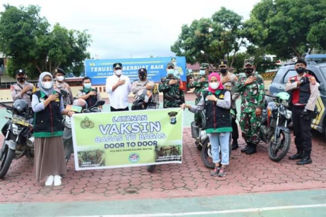 
					Bupati Mandailing Natal Kunjungi Acara Serbuan Vaksinasi Massal TNI-Polri