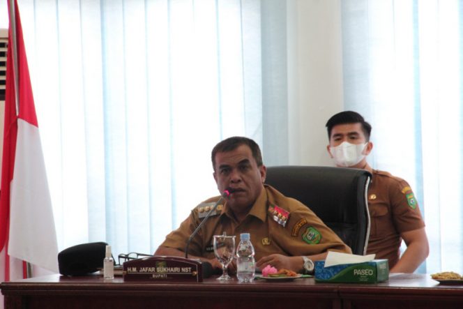 
					Kurang Peduli Program Vaksinasi, Bupati Perintahkan PMD Evaluasi 137 Kades