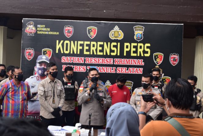 
					Polres Tapsel Tangkap Calo CPNS Kemenkumham