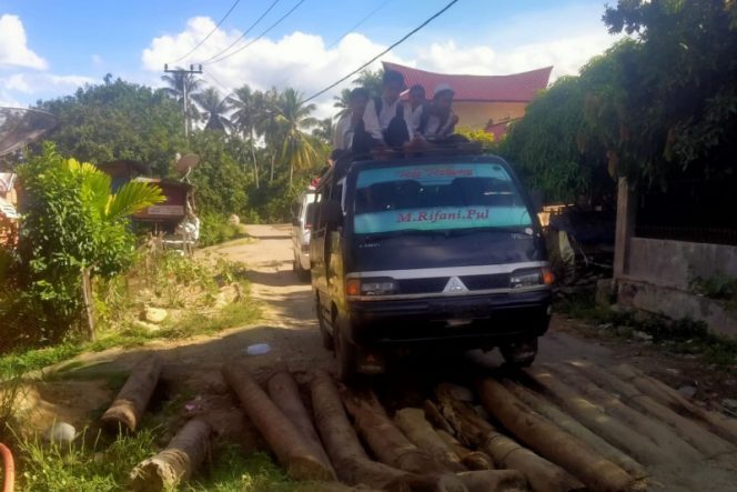 
					Ruas Jalinsum Di Padang Lawas Yang Rusak Parah Tak Kunjung Dapat Perhatian Pemerintah