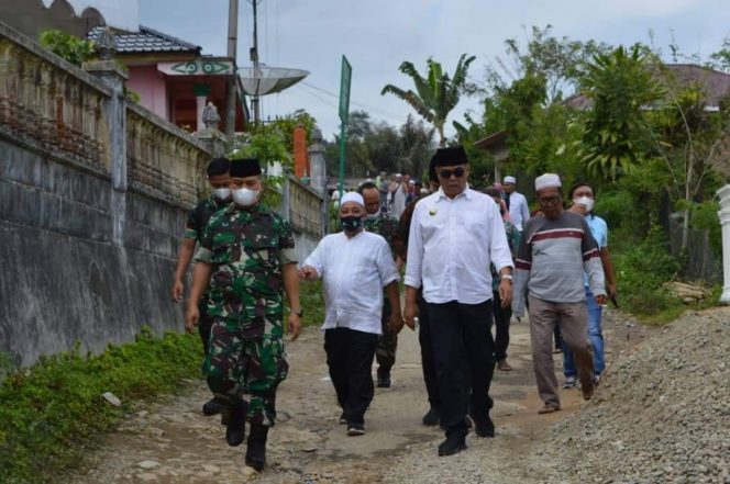 
					Dandim 0212/Tapsel Melayat Kerumah Duka Almarhum Ketua MUI Kabupaten Madina