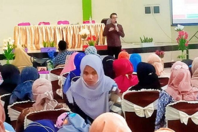
					Lewat Bimtek, Disdikbud Palas Beri Pemahaman Pada Para Kasek Tentang Sistem Pengelolaan Dana BOS di Palas