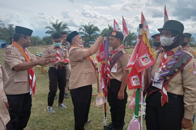 
					Ketua Harian Kwarcab Pramuka Palas Tutup Kegiatan Lomba Tingkat III Pramuka Penggalang
