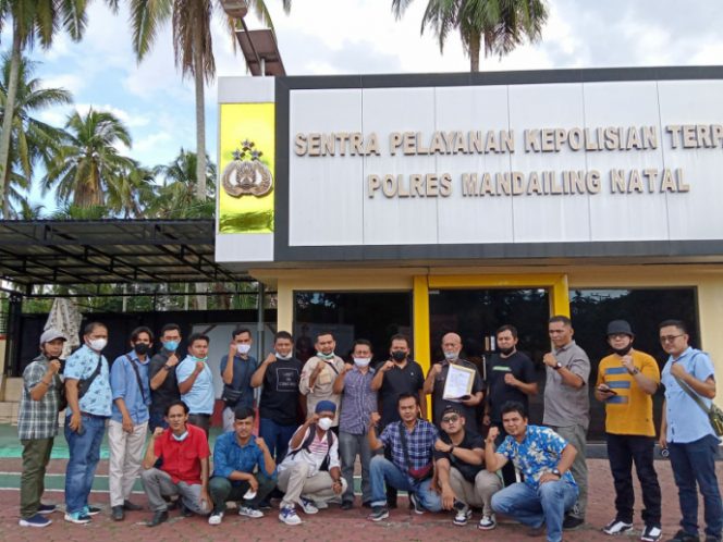 
					Wartawan Madina Laporkan Toke Tambang Emas Ilegal Yang Juga Ketua Ormas ke Polisi Karena Ancam Wartawan