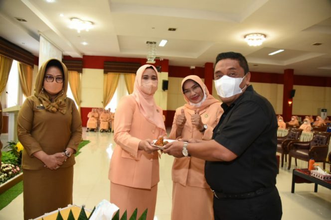 
					Peringati HUT DWP Tapsel Ke-22, Penasehat : Bertemanlah Dengan Orang Yang Memberi Anda Energi Positif