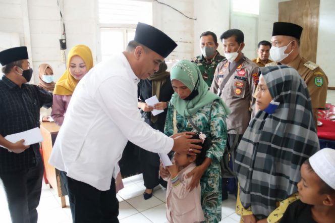 
					Bupati Sukhairi Santuni Anak Yatim dan BKM Mesjid di 5 Kecamatan