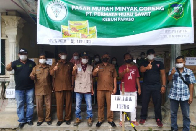 
					Warga Serbu Pasar Murah Yang Digelar PT.Permata Hijau Sawit
