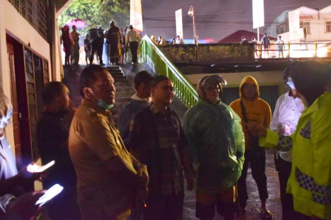 
					Walikota Padangsidimpuan Bersama Forkopimda Tinjau Langsung Kelokasi Banjir